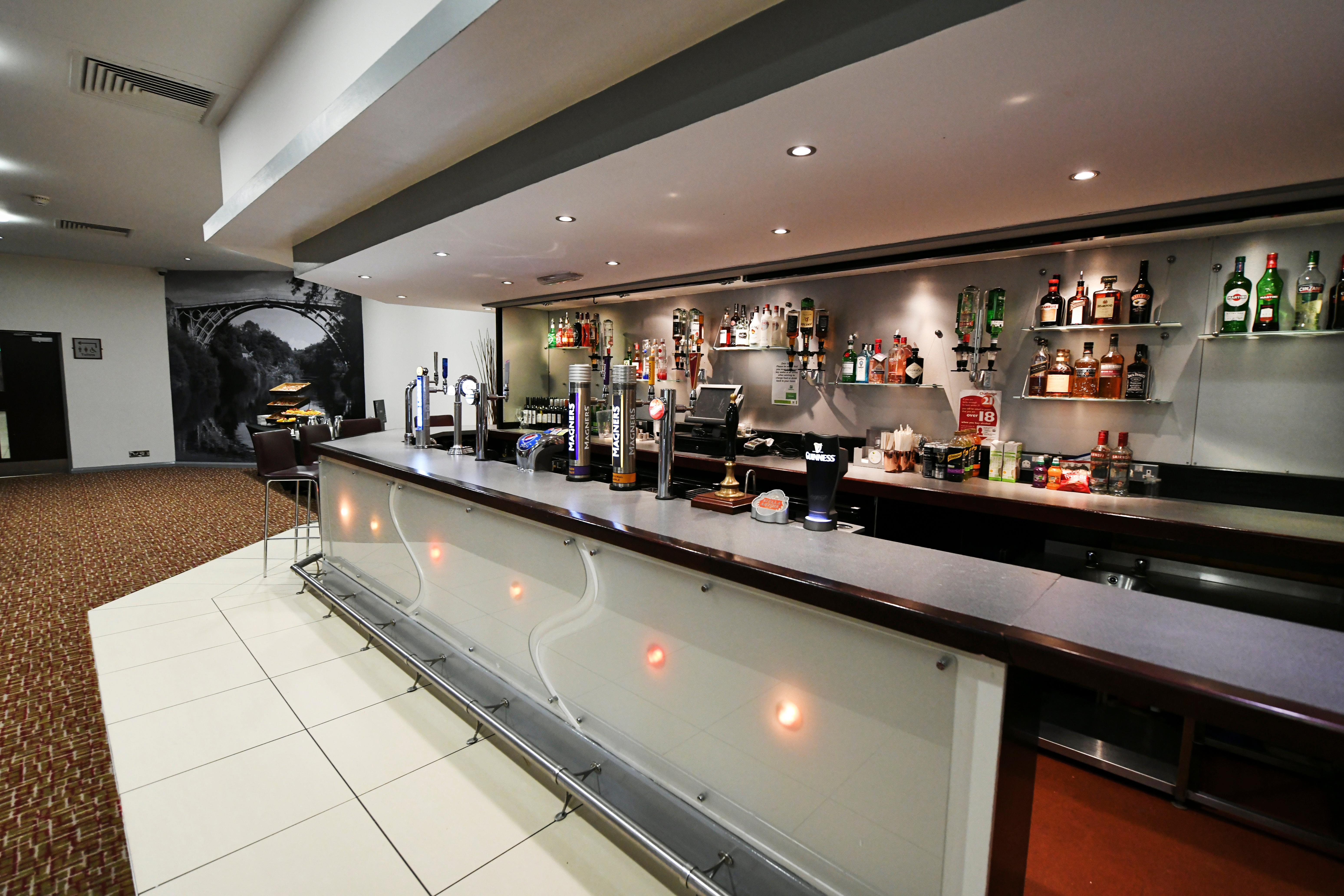 Holiday Inn Telford Ironbridge By Ihg Esterno foto